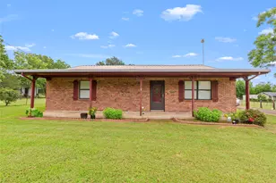 110 N Ave D, Wortham, TX 76693 - Photo 2