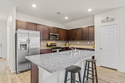 627 E Fairway Lake Drive, Alvin, TX 77511 - Photo 8