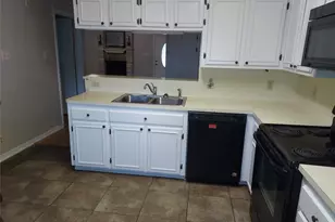 1305 Sagebrush St, Angleton, TX 77515 - Photo 4