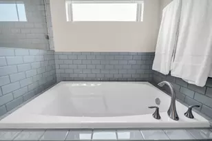 5849 E Post Oak Ln, Houston, TX 77055 - Photo 26