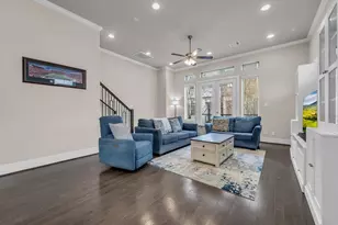 5849 E Post Oak Ln, Houston, TX 77055 - Photo 10