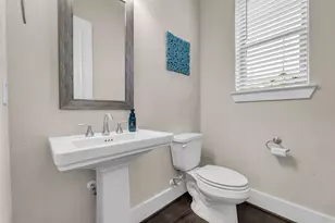 5849 E Post Oak Ln, Houston, TX 77055 - Photo 20