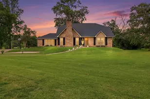 330 W Pineshadows Dr, Sour Lake, TX 77659 - Photo 1