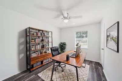 802 E Stadium Court, Friendswood, TX 77546 - Photo 4