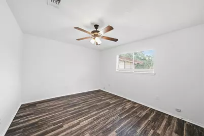 802 E Stadium Court, Friendswood, TX 77546 - Photo 16