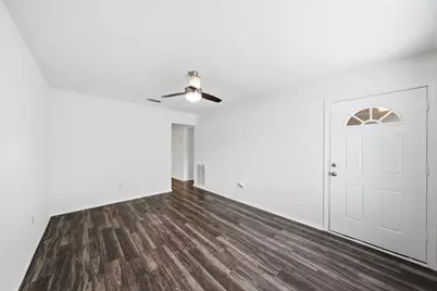 802 E Stadium Court, Friendswood, TX 77546 - Photo 2