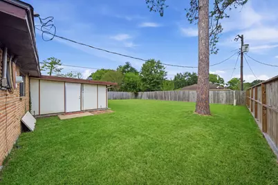802 E Stadium Court, Friendswood, TX 77546 - Photo 28