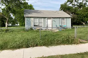221 S Central Ave, Petrolia, TX 76377 - Photo 2