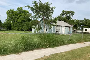 221 S Central Ave, Petrolia, TX 76377 - Photo 4