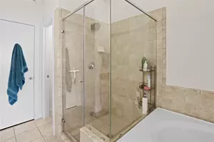 2710 Hullsmith Dr, Houston, TX 77063 - Photo 18