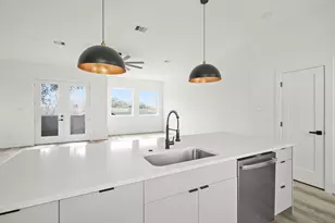 313 N Nagle St, Houston, TX 77003 - Photo 20