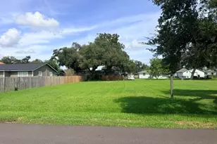 506 Hinken St, Clute, TX 77531 - Photo 1