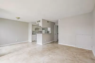 6633 W Airport Boulevard #502, Houston, TX 77035 - Photo 2
