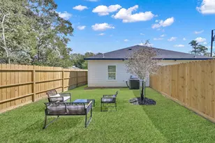 211 S 5th St, Conroe, TX 77301 - Photo 14