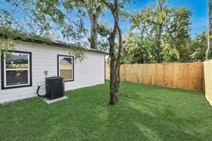 5941 Southlea St, Houston, TX 77033 - Photo 30