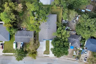 5941 Southlea St, Houston, TX 77033 - Photo 2