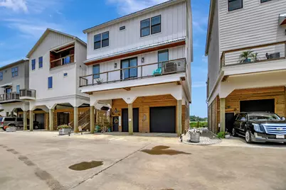 25 Cmdr Runco Lane, Taylor Lake Village, TX 77586 - Photo 4