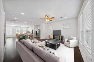 8604 Hollyoaks Creek Ln, Houston, TX 77063 - Photo 4