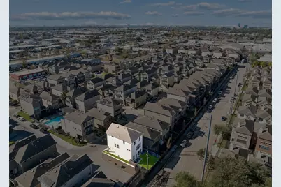 8604 Hollyoaks Creek Lane, Houston, TX 77063 - Photo 30