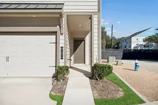 8604 Hollyoaks Creek Ln, Houston, TX 77063 - Photo 8