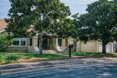 511 Crockett Street, Brenham, TX 77833 - Photo 2