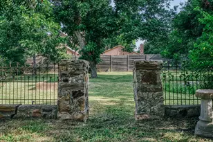 511 Crockett St, Brenham, TX 77833 - Photo 46