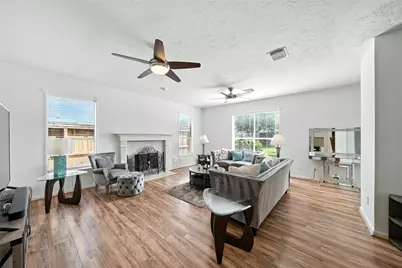 211 Aberdeen Street, Stafford, TX 77477 - Photo 2