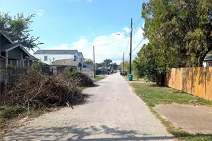 3223 Retta St, Houston, TX 77026 - Photo 6