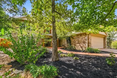 11 Thorn Berry Place, The Woodlands, TX 77381 - Photo 2