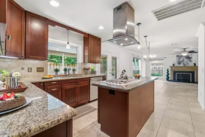11 Thorn Berry Place, The Woodlands, TX 77381 - Photo 4