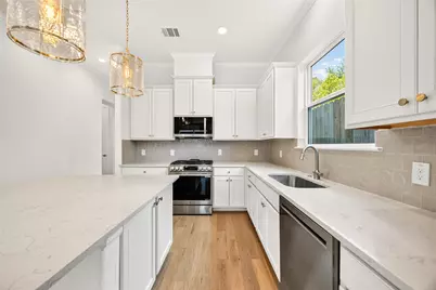 1530 W 34th Street, Houston, TX 77018 - Photo 10