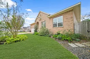 5821 Ariel St, Houston, TX 77074 - Photo 2