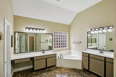 8822 Ballinger Drive, Houston, TX 77064 - Photo 26