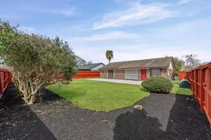 12123 Plumpoint Dr, Houston, TX 77099 - Photo 4