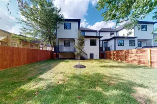 806 E 39th St, Houston, TX 77022 - Photo 2