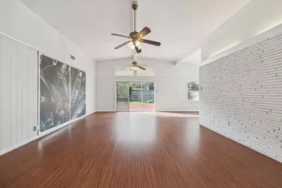 3310 Longfield Circle, Houston, TX 77063 - Photo 8