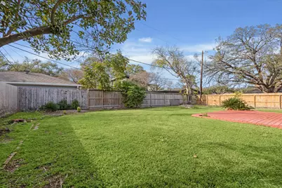 3310 Longfield Circle, Houston, TX 77063 - Photo 20