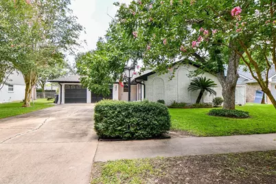 162 Bluebonnet Street, Sugar Land, TX 77478 - Photo 2