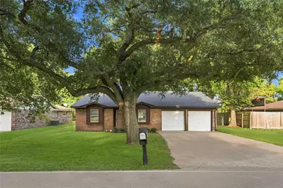 426 Corley Drive, Highlands, TX 77562 - Photo 4