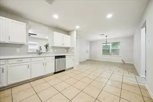 5239 Sugar Bush Dr, Houston, TX 77048 - Photo 14