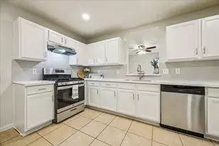 5239 Sugar Bush Dr, Houston, TX 77048 - Photo 1