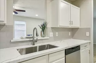 5239 Sugar Bush Dr, Houston, TX 77048 - Photo 12
