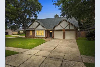 423 Starborrough Drive, League City, TX 77573 - Photo 2