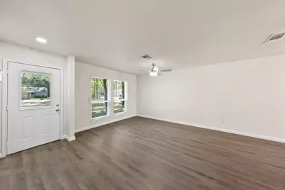 7 Hasting Oak Court, The Woodlands, TX 77381 - Photo 8