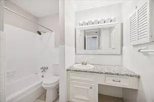 201 Emerson St, Houston, TX 77006 - Photo 10