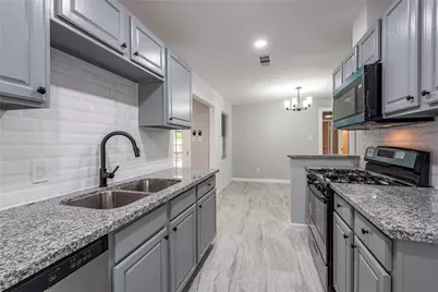 607 Debbie Lane, Alvin, TX 77511 - Photo 8