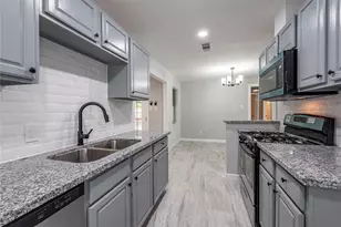 607 Debbie Ln, Alvin, TX 77511 - Photo 8