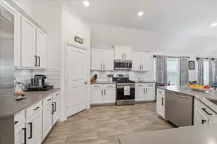 15023 Gulfstream Park Ave, Mont Belvieu, TX 77523 - Photo 8