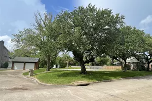 717 Quintana Roo Pl, Seabrook, TX 77586 - Photo 1