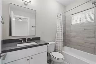 2102 Bello Amanecer Ln, Houston, TX 77055 - Photo 4